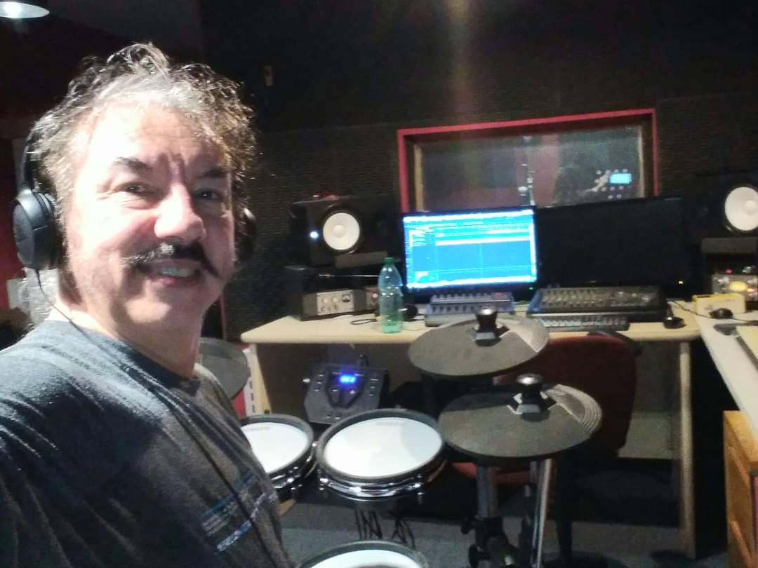 El primer miembro de Borgia en ingresar a el estudio de grabación con Max Capote es nuestro baterista Rubén Laner

#Borgia #nuevodisco #produccionmusical