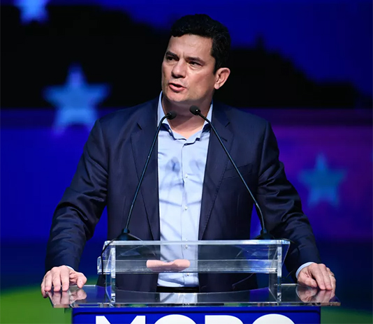 UchoInfo's tweet photo. Personificação da farsa, Sérgio Moro faz acordo com base de Lula para escapar de constrangimento https://t.co/xvZLVUKU4x #SergioMoro #LavaJato #Senado #Lula #basealiada #acordo #RodrigoTaclaDuran #TonyGarcia #constrangimento https://t.co/R6PsrtnQ8O