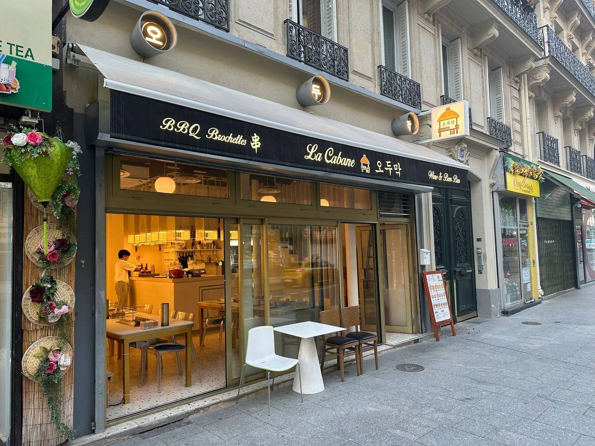 aliceCastro1968's tweet photo. 🍖🔥🇫🇷✨ Amidst the enchanting streets of Paris, the aroma of sizzling meat fills the air as the BBQ grills come to life. The tantalizing flavors of marinated meats, accompanied by a symphony of sauces and sides, create a culinary masterpiece.
🍗🍷🌟 #ParisianBBQ #BonAppétit https://t.co/x7m1KoSBys