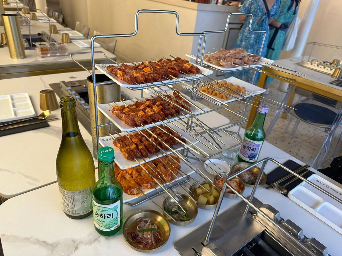 aliceCastro1968's tweet photo. 🍖🔥🇫🇷✨ Amidst the enchanting streets of Paris, the aroma of sizzling meat fills the air as the BBQ grills come to life. The tantalizing flavors of marinated meats, accompanied by a symphony of sauces and sides, create a culinary masterpiece.
🍗🍷🌟 #ParisianBBQ #BonAppétit https://t.co/x7m1KoSBys