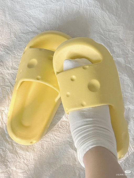 juwas_Shop's tweet photo. cheese sandals https://t.co/X7kNqqxb5Q