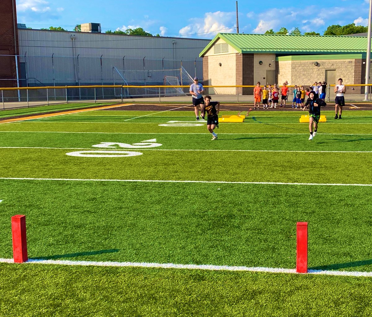 GoldenLionFoot1's tweet photo. 3 days of awesome campers at the annual Greensburg Salem Youth Football Camp ❗️Great work by all who made it possible ❗️🏈✅🦁#BuyIn https://t.co/uMHg0nLDWb