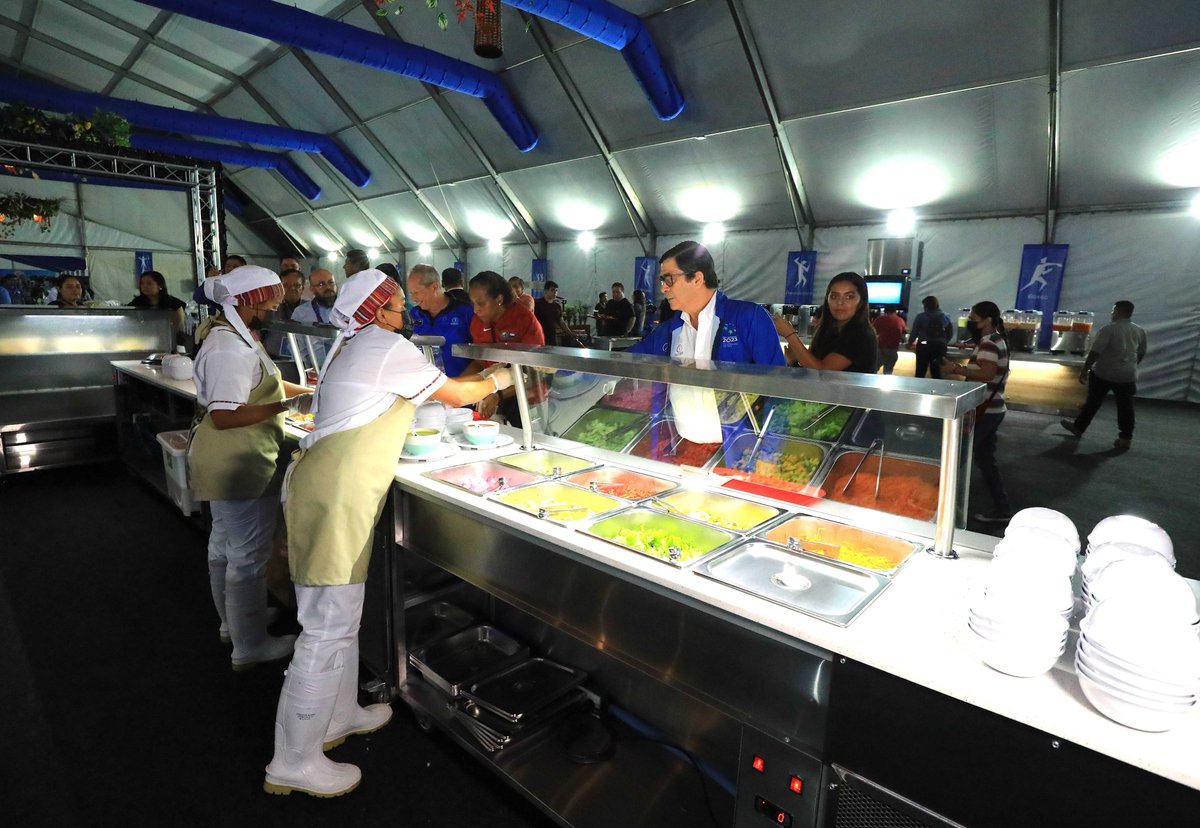 SSalvador2023's tweet photo. 🇸🇻👨🍳🤩
"The dining room will be open from 6:00 a.m. to 12:00 midnight, there will be no restrictions for athletes, officials, judges and all those who visit," @ybukele, president from COSSAN2023.
#ItsTimeToGoBeyond
#SanSalvador2023 https://t.co/KnKPGyWMl2