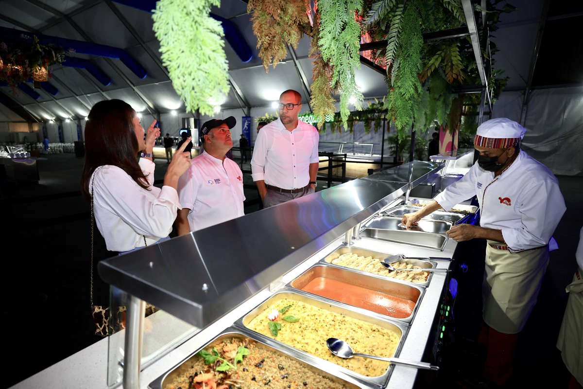 SSalvador2023's tweet photo. 🇸🇻👨🍳🤩
"The dining room will be open from 6:00 a.m. to 12:00 midnight, there will be no restrictions for athletes, officials, judges and all those who visit," @ybukele, president from COSSAN2023.
#ItsTimeToGoBeyond
#SanSalvador2023 https://t.co/KnKPGyWMl2