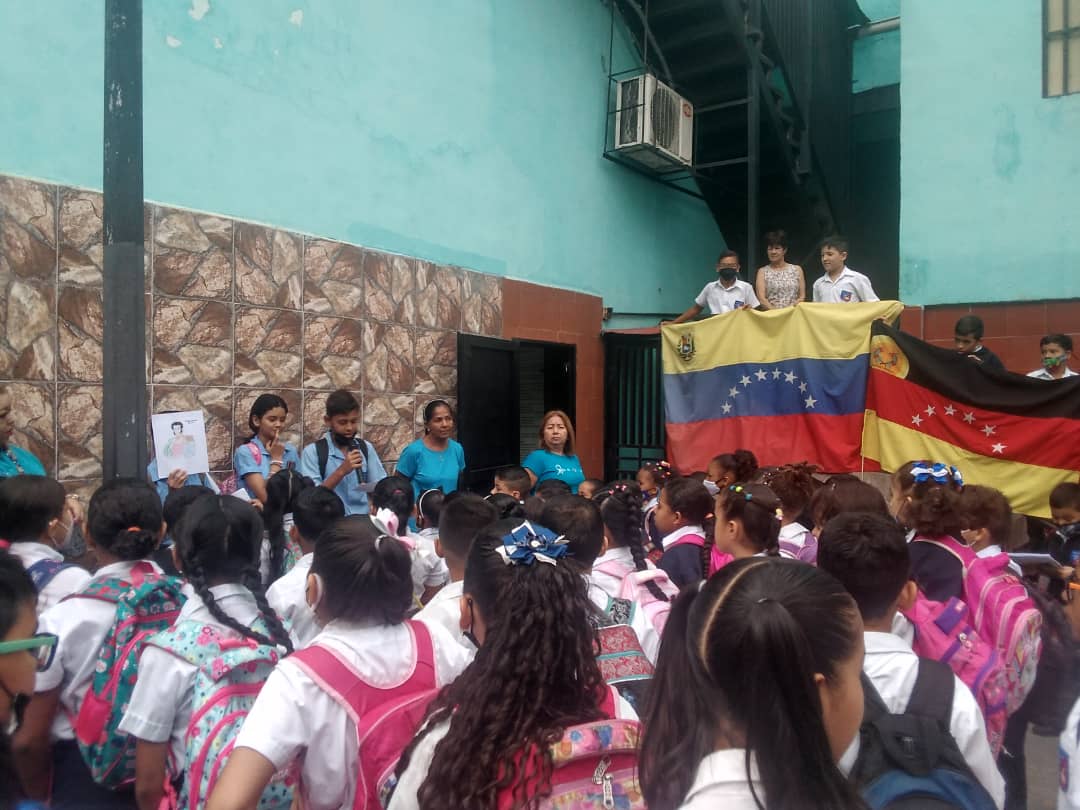 yraniaort's tweet photo. CDCE Municipio Plaza. 05/06/2023 en los espacios de la UEP José Rafael Pocaterra los estudiantes realizan acto cívico por la efeméride de un año más del fallecimiento del Mariscal Antonio José de Sucre. Coordinadora Territorial Yrania Ortiz. https://t.co/v0HhGm7Ojt