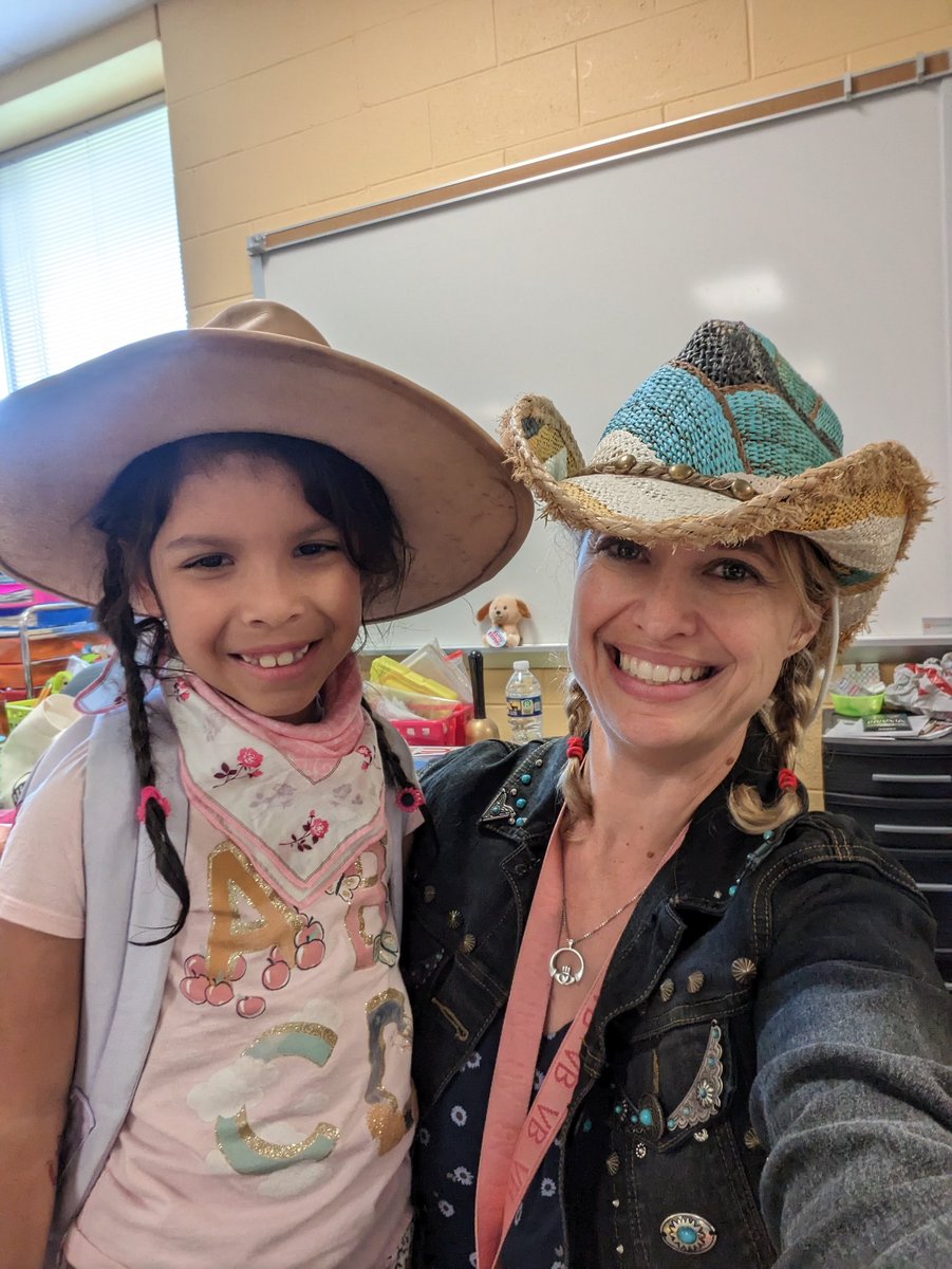 KinderHicks tweet media