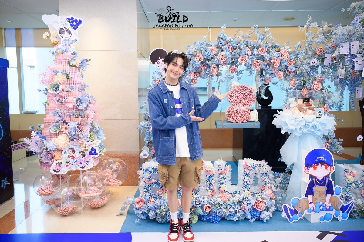 Build_FamilyFC's tweet photo. ฮายยย มีวันที่ดีกันมั๊ยค้าบ💙 ขอให้วันนี้เป็นวันที่ดีของ #Beyourluve ที่น่ารักกันนะ🫶🏻🥰 LUVE 

#BuildJakapan @JakeB4rever https://t.co/TQVJsqAxNu