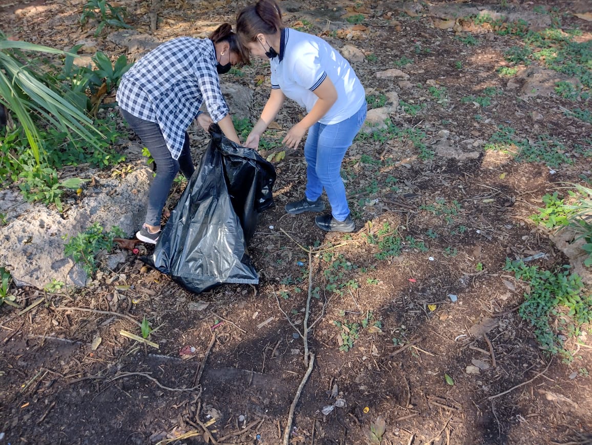33Itzelc's tweet photo. Mejor reciclemos para darle un nuevo uso a lo que llamamos "BASURA". 
¡Actuemos responsablemente y juntos ayudemos a preservar nuestro planeta! 
#unmundolimpio #reciclemos https://t.co/3O3mWyQFNd