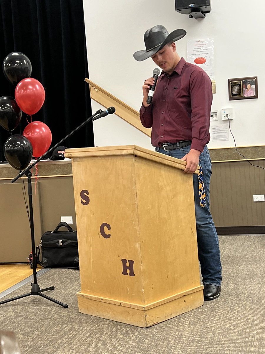 Thank you to:
Coach Gass - @UABearsFootball 
Coach Tobert - @Edm_Huskies 
Coach Cash - @EWCATS 
Colby Jones - #ShockAlumni

For all speaking at this year’s #BattleRiver #Shock Banquet! See you guys next year! 🌾🏈