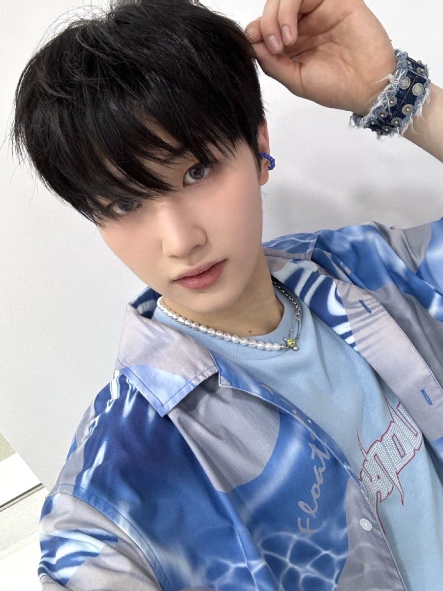 TNX_twt's tweet photo. 땡스 첫 주 너무 고생했어 남은 활동도 파이팅하자  🩵🖤

#최태훈 #TAEHUN https://t.co/C5R358Rf0T