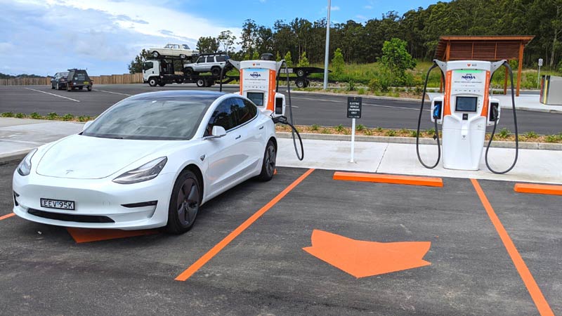 automateon's tweet image. Good to see this is being rolled out by Chargefox; albeit as a test at some stations in WA. 

This is something that we&apos;ve been advocating for a while now. It will lead to much better behaviour &amp;amp; use of public chargers for everyone.
zpr.io/zkMmHZ2hXGZL