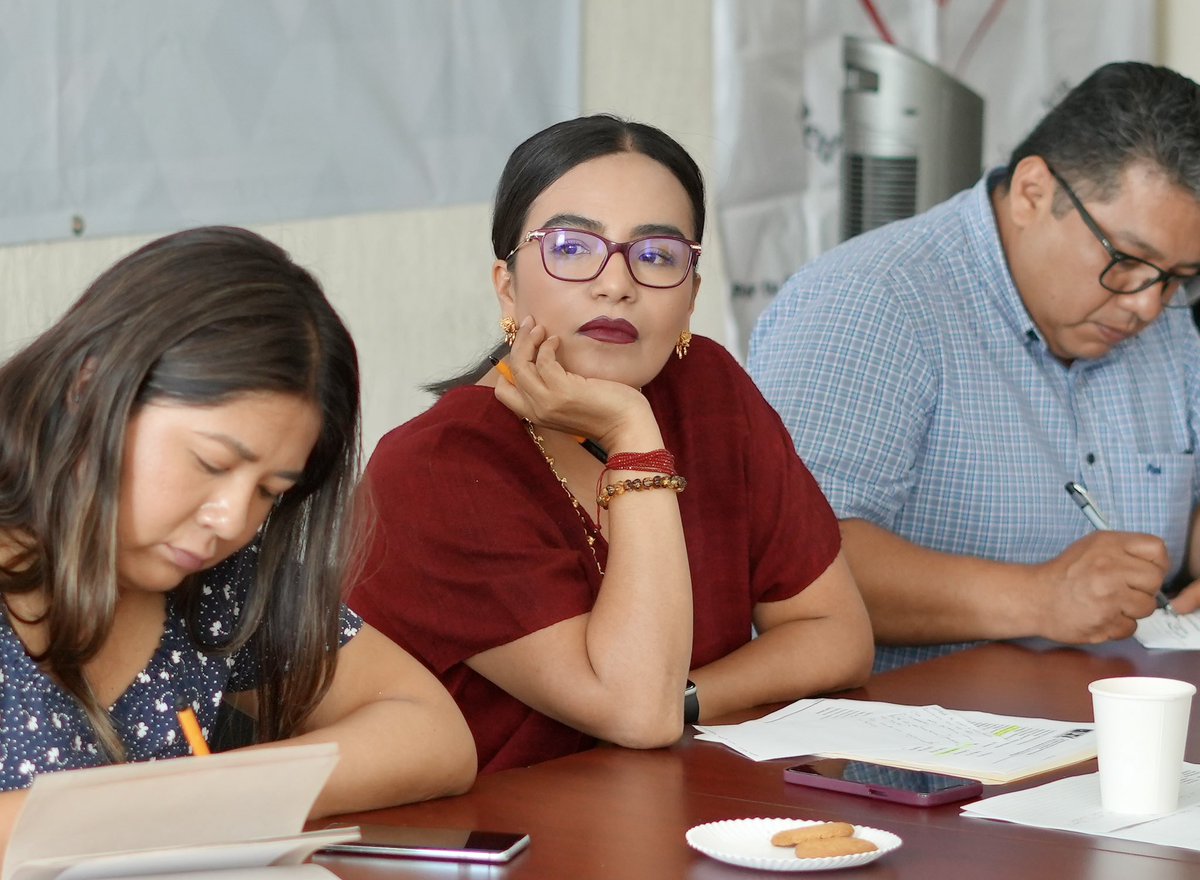 lizarroyo4t's tweet photo. Asistí a la reunión de trabajo con colectivas, colectivos y familiares de personas desaparecidas en el Estado de Oaxaca, para establecer puntos de acuerdo con titulares y coordinadores de la #CEBPEO, del CADH Oaxaca, personal de la Vicefiscalía de Atención a Víctimas y el Titular de la #CEAV Oaxaca.
A esta reunión también asistieron las compañeras diputadas Nancy Benítez, Maria Luisa Matus, Tania Caballero y Haydeé Reyes.
@CongresoOaxaca_
#LizArroyo