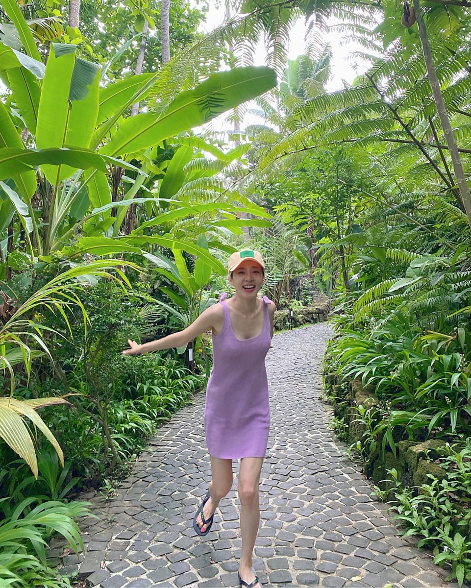krungy21's tweet photo. Finally, Singer Dara is back with solo special mini album for my fans🙏🏻 Thank you so much for waiting 😭🙏🏻 Nolza~!!! 

WHERE DID SANDARA PARK?! 🤣 everybody come and park over here beside me😘 

#SandaraParkIsComing
#SandaraPark #산다라박 https://t.co/DHqFk0R7kD