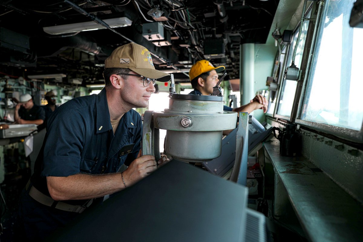 USNavy's tweet photo. #USNavy Photos of the Day: 

1️⃣ #HS6 helicopter flies near #USSDecatur and 2️⃣ #USSNimitz @NimitzNews #VERTREP in the Pacific Ocean @US7thFleet @INDOPACOM
3️⃣ @LHD5 monitors air traffic and 4️⃣ #USSCarterHall transits the Atlantic Ocean @US2ndFleet
👉 https://t.co/aZddB6hxYf https://t.co/pKX0aVyeWz