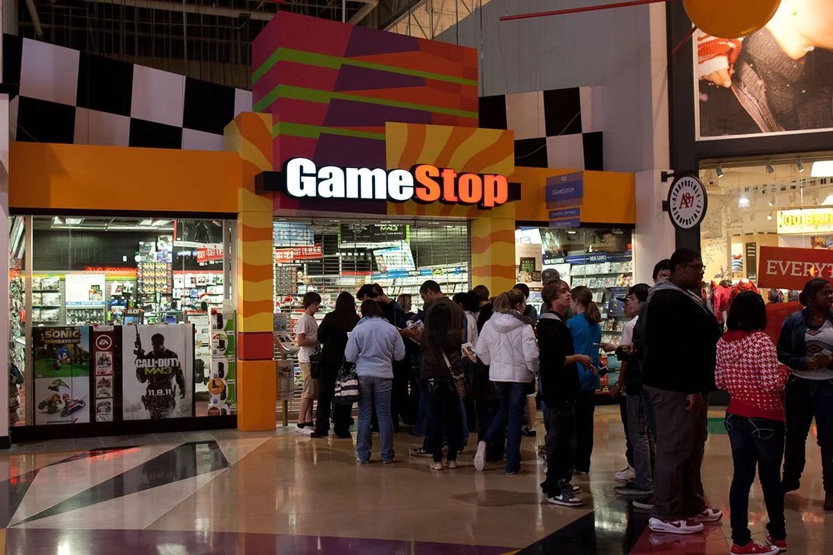 Kids today will never know midnight releases at Gamestop 🎮