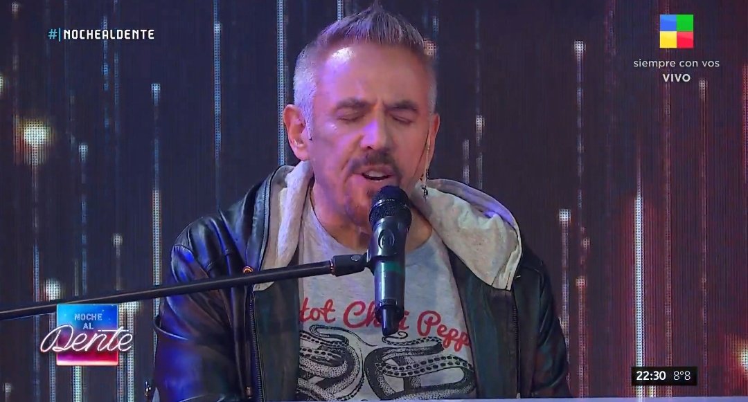 felipebritezof's tweet photo. Que lujazo tener a @alelernerok  en vivo con @FerDente17 👏🤩
Muy buena interpretación, como vivir después de ti...🎶
@JotaxTV https://t.co/uxDiFu2WEa