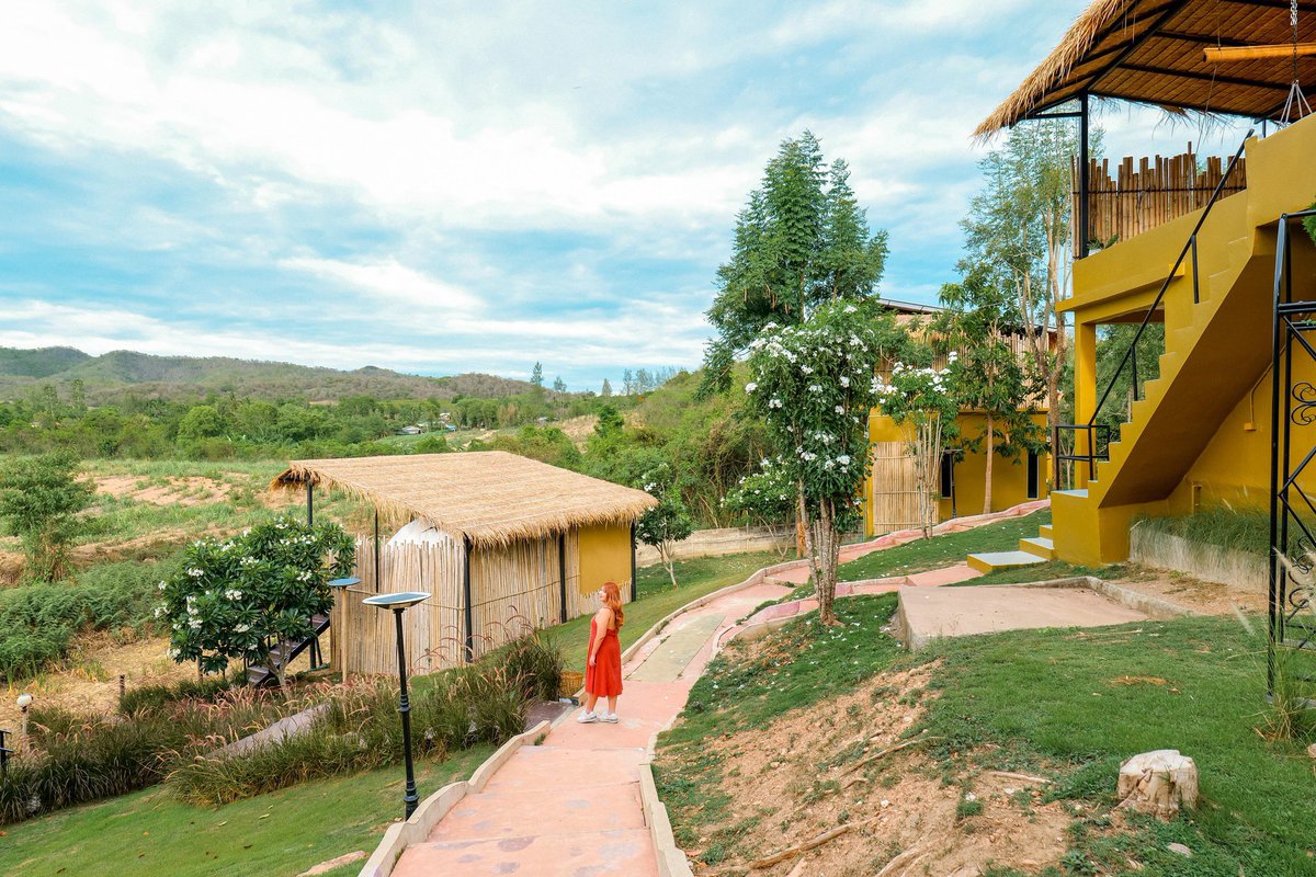 ffnchubby's tweet photo. 🌳🏕️ฤดูสีเขียววนกลับมาอีกครั้ง ไปรีสอร์ทแกลมปิ้งสไตล์นอดิก Mondara Villa and Glamping สวนผึ้ง จ.ราชบุรี ขับรถจากกรุงเทพแค่ 3 ชั่วโมงก็ถึงแล้ว พักผ่อนท่ามกลางธรรมชาติ โอบล้อมด้วยภูเขา นอนเต็นท์โดมติดแอร์ แช่อ่างชมวิวเขา กินหมูกระทะแบบฟินๆ แบบนี้สิที่บรรยากาศที่คิดถึง https://t.co/rjgo4DBFyf
