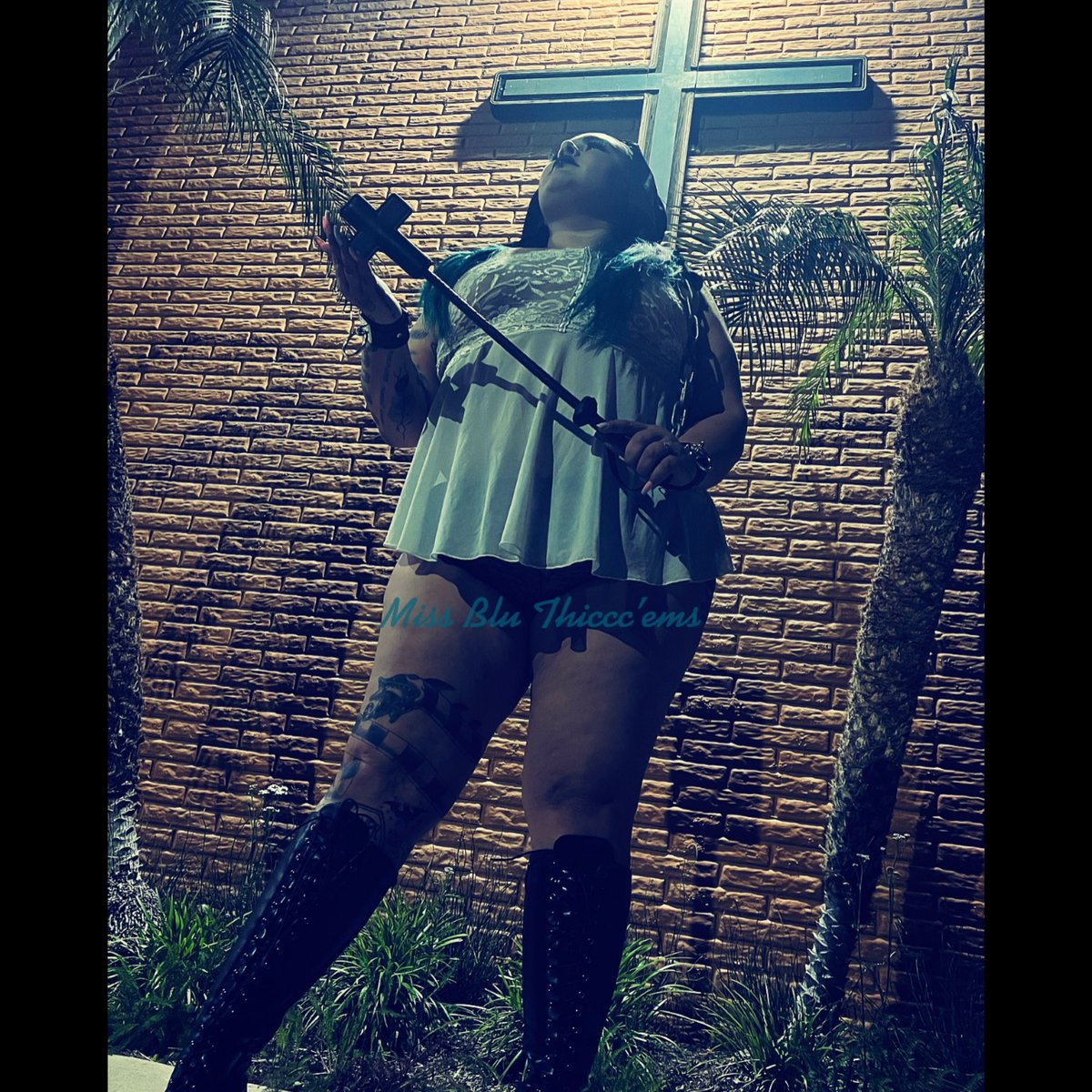 blu_thicccems's tweet photo. Who’s ready to see me back on @SanctuaryLAX ⛓️weekly schedule??? Book with me before Saturday😈 to secure a session with me🩵 #0nlÿsïnnërs #prosub #missbluthicccems #secretswitch #bbw #linkinbio #thiccc #bi #pridemonth #kinky #bigtiddygoth #gothgirl #forgivemedaddy https://t.co/w1PPWXbUWY