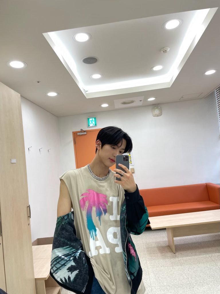 TNX_twt's tweet photo. Eightest 봤어?! 나 번지 뛰었다ㅏㅏㅏ🐒🐒

#은휘 #HWI https://t.co/kwpLoHaI3A
