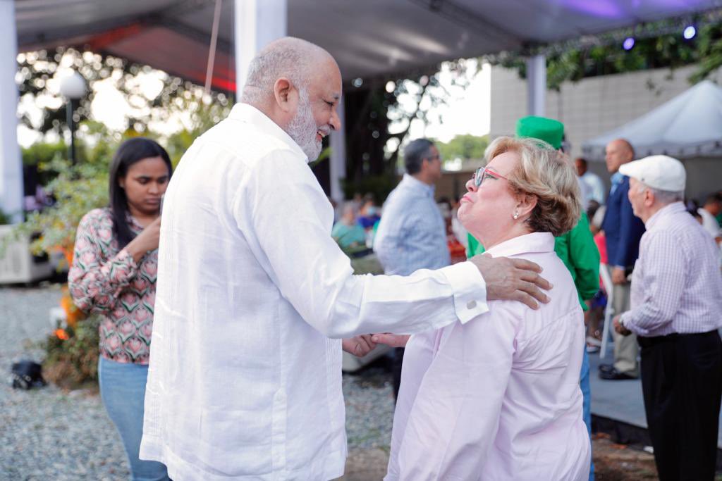 RobertoFulcar's tweet photo. Gratificante y emotivo fue participar un año más en la conmemoración de la Gesta del 14 de Junio, ya convertido por ley en el Día Nacional de la Raza Inmortal. https://t.co/JVFz7LvFIF