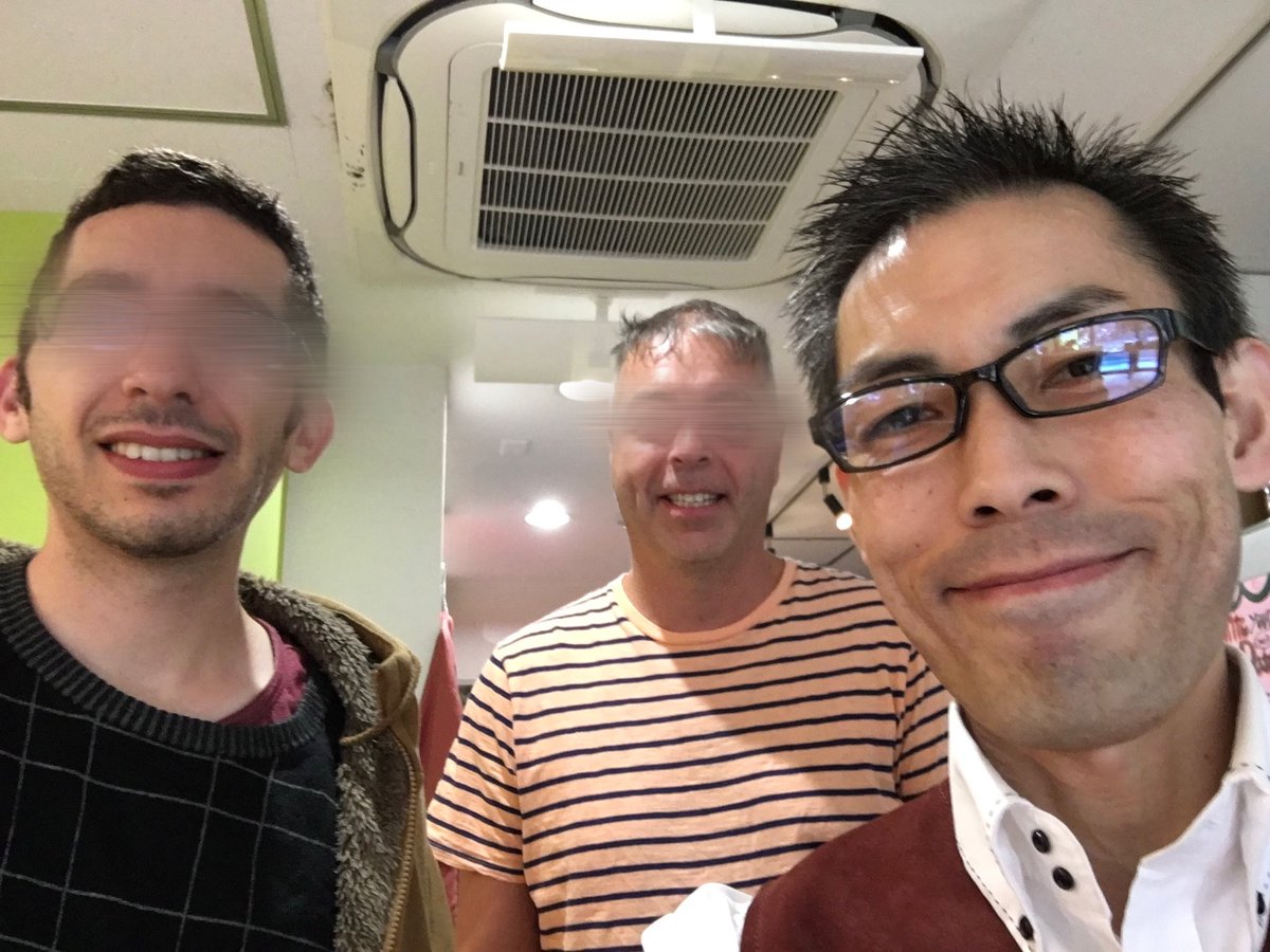 keyakino8's tweet photo. 私は広島県呉市に産まれ２歳で福岡県の能古島へ。

６歳からキン肉マン・ドラゴンボール・幽遊白書を描く事に熱中。

14歳には宗像市へ。東海大学第五（現在：福岡）高等学校で17歳の時に文化祭で30作以上イラストを描いた。

短大で情報処理学科を専攻。

大阪で某企業と関わってから数年後の現在は🖋 https://t.co/53IzxLKMNs