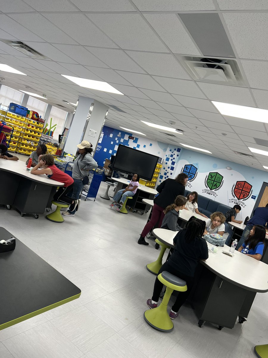 KarilyCruz's tweet photo. Huge thank you to #bigidea for stopping by today and working with our #newexplorers. Another great day of our summer camp ☀️ 🦈 #STEM #TeamWork @HarrisTheTechie @HybridPrep @PrincipalLuSal @Lmm87538368 https://t.co/jinJ6x6g31
