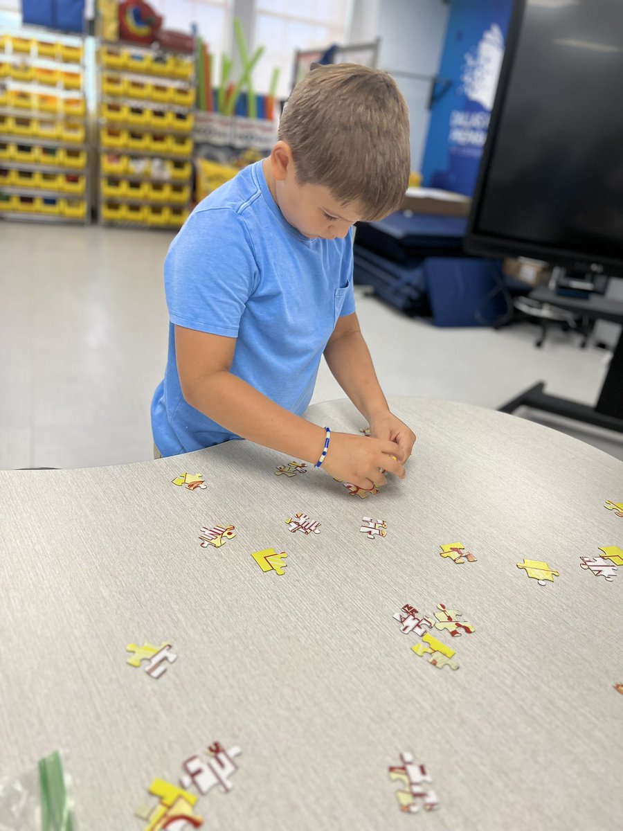 KarilyCruz's tweet photo. Huge thank you to #bigidea for stopping by today and working with our #newexplorers. Another great day of our summer camp ☀️ 🦈 #STEM #TeamWork @HarrisTheTechie @HybridPrep @PrincipalLuSal @Lmm87538368 https://t.co/jinJ6x6g31