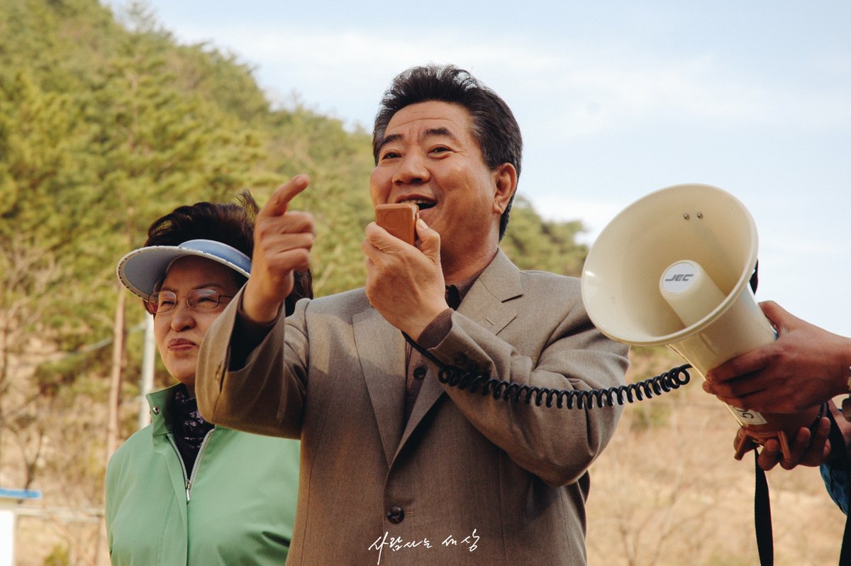 가끔 "뭐하냐? 지금도 바쁘냐?"고 묻는 분들이 있습니다. 참 궁금한 모양입니다. "누구나 하루는 24시간입니다. 무엇을 하느냐가 다를 뿐입니다." 이렇게 대답을 합니다.

<사람사는세상 홈페이지 ‘회원 게시판은 30,000번째 글이 가까워지고 있네요’, 2008.03.27.>