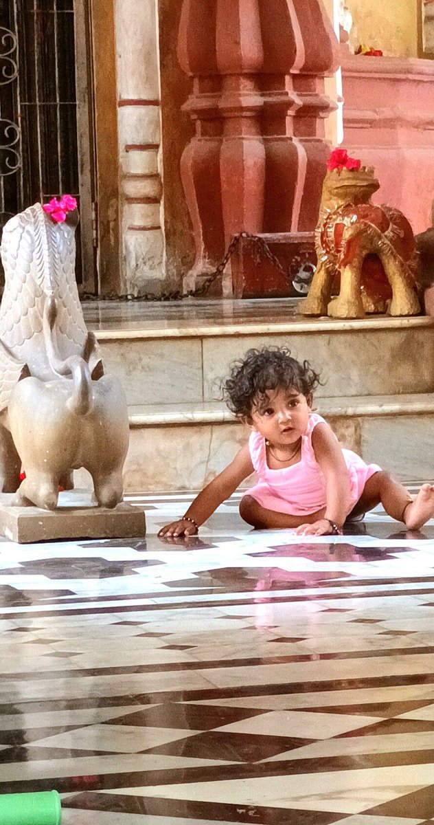 Utkarsh40117062's tweet photo. Sanskari 🙏🙏 bacchi 🥰 https://t.co/dzJfAPhfFa