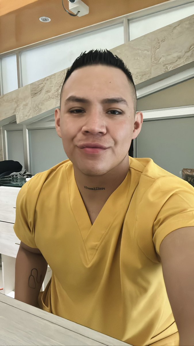 luiscabrerall's tweet photo. Hoy fui un 🐥 https://t.co/2aNvGsNGih