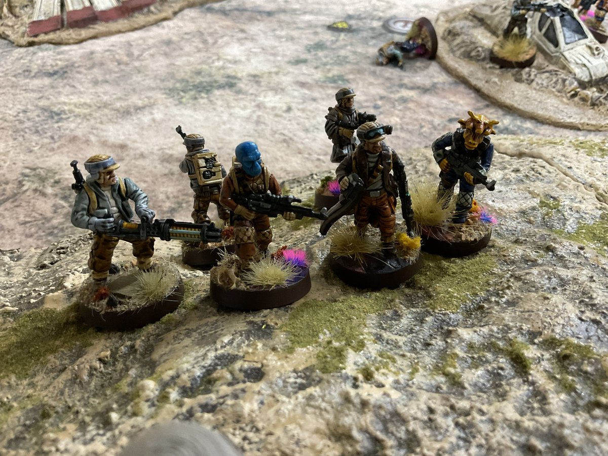 Rebel troopers exchange fire with #Stormtroopers from the wreckage of a downed 40K space ship. It’s all happening here.
#wargaming #wargames #starwars #starwarslegion #wargamer