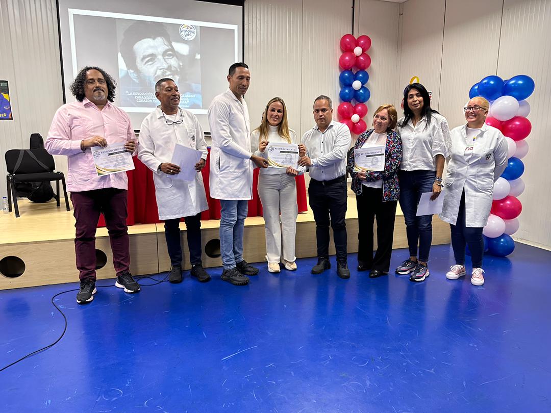 #NoMásInjerenciaYankee Con la participación de la Primera Combatiente Lcda Karem Durán de Bernal, la <a href="/cubacooperaven/">Brigada Médica Cubana en Venezuela</a> <a href="/embacubaven/">EmbaCuba_Venezuela</a> y <a href="/FidelidadACuba/">Con Cuba Fidelidad</a> en el edo Táchira resaltaron la figura de Ernesto Che Guevara como el ejemplo de un hombre extraordinariamente humano. #ComoElChe