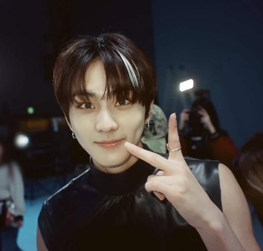 ｡ﾟ•┈୨♡୧┈•ﾟ｡   

✧ hi, i’m zie ! looking for interactive #moots
  
˚ ༘✶: she/her | intp | filo-japanese | pisces

˚ ༘✶: not new to #stantwt #kpoptwt 

🧷 engene, bunny, midzy, dive, etc. 
— any fandoms r welcomed ! ^^
   
✧  ♡ / ↺ are very much appreciated ><