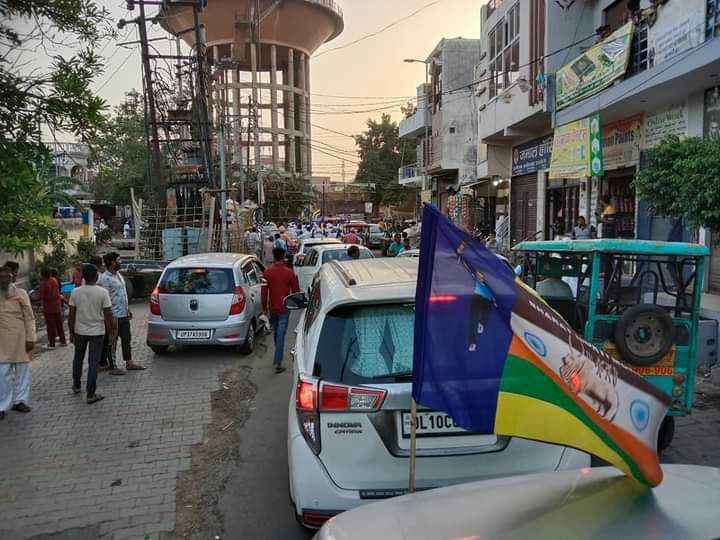मा. वामन मेश्राम साहाब वो रस्ता बना रहे है ,
जो मूलनिवासी बहुजन समाज को संसद की और ले जाएगा 
#IndiaBole_BanEvm