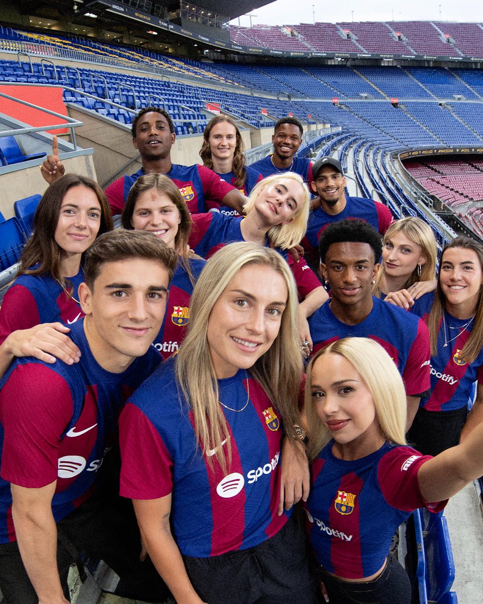 FCBarcelona_es's tweet photo. La nueva equipación del Barça para la temporada 2023/24.

Juntamos a una nueva generación de atletas, artistas y referentes que están 𝒂𝒒𝒖𝒊́ 𝒑𝒂𝒓𝒂 𝒂𝒃𝒓𝒊𝒓 𝒆𝒍 𝒄𝒂𝒎𝒊𝒏𝒐.

Inspirada en los pioneros y pioneras del Barça. ♦️ @nikefootball https://t.co/PfpxXp0jpq
