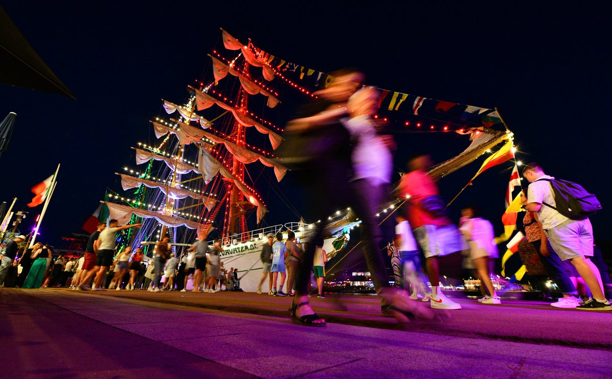 Rouen Armada by night.
#Rouen #Armada2023 #normandie #Cuauhtemoc 
📸 Boris Maslard