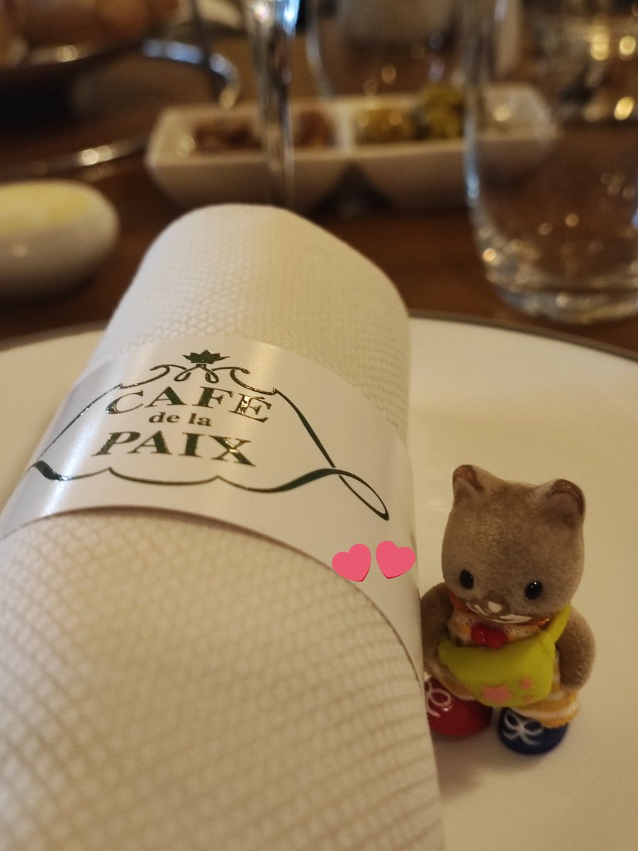 schrei_und_tod's tweet photo. At the famed Cafรฉ de la Paix
which were frequented by Zola, Tchaikovsky, and Guy de Maupassant
#cute #ใใใใ #cutenessOVERLOAD #ใทใซใใใขใใกใใชใผ #ใทใใใณ #ใทใซใใใขใฎ่ตคใกใใ
#calicocritters #SylvanianFamilies
#ShimaInParis #CafรฉdelaPaix https://t.co/ebGNaeEN3r
