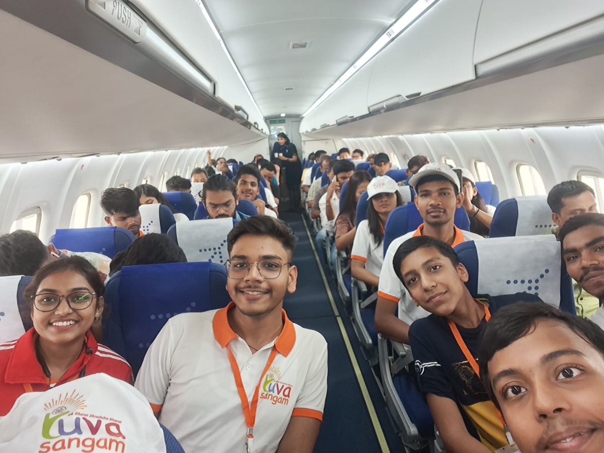 AICTE_INDIA's tweet photo. #YuvaSangam (Phase II): Excited Youths from Chhattisgarh at Kolkata Airport ready to board enroute their much-awaited tour of Nagaland. Wishing them a memorable and enriching experience visiting the beautiful state of Nagaland. 
@NITRaipurAlumni @NagaLandNit
Like and Follow @AICTE_INDIA for regular updates. #EkBharatShreshthaBharat