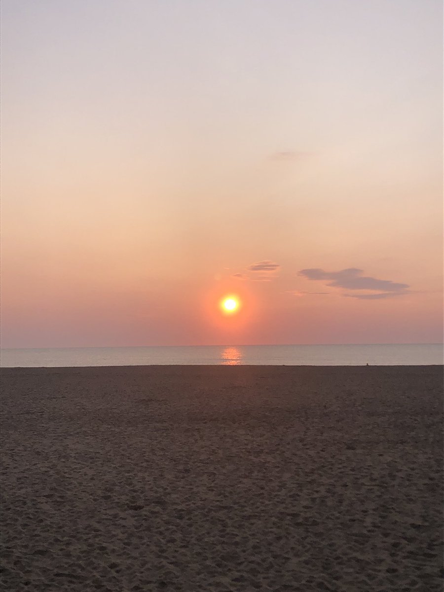 KMartingayle's tweet photo. #sunrise in #vabeach 

#peace https://t.co/FJWmwEH9Qt