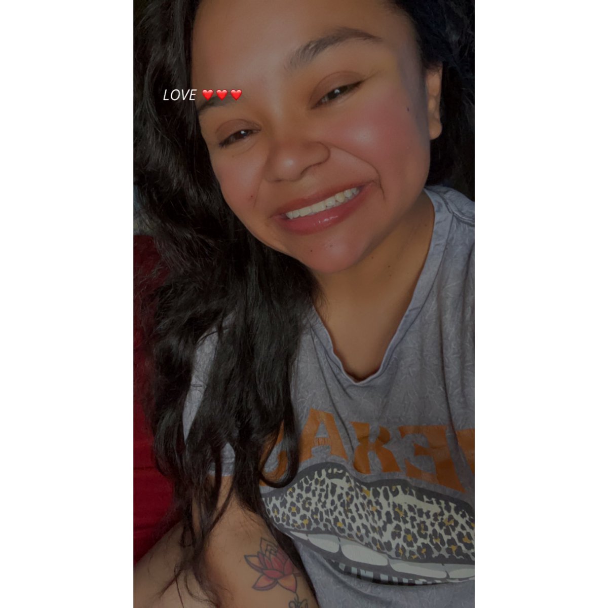 reyes92_'s tweet photo. Oh hey twitter it’s been years 🤭 &amp; oh how I forgot how to use this app! https://t.co/Jn3COzij8v