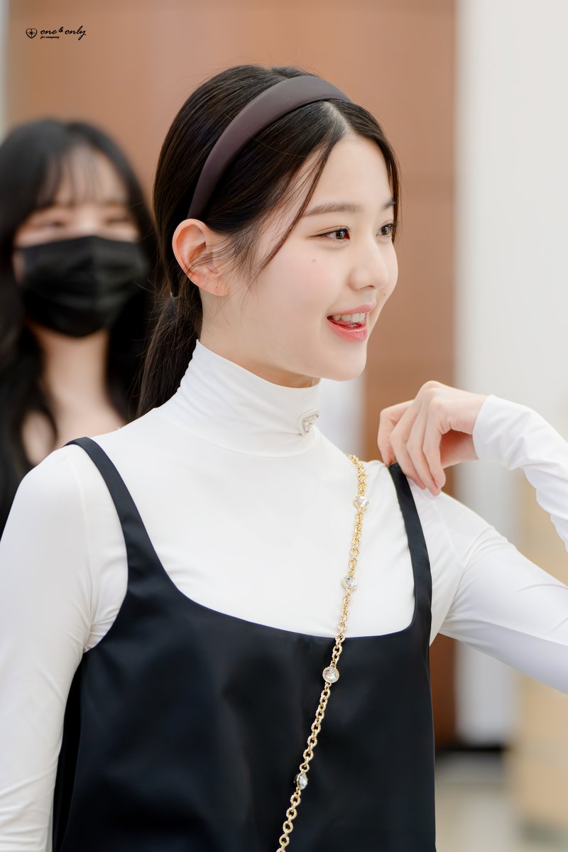OneandOnly_IVE's tweet photo. 230609 GMP 출국 원영

오늘도 녕이팅!!!👊👊

#IVE #아이브 #장원영 #원영 
#JangWonyoung #WONYOUNG https://t.co/4V8c8eDEV3