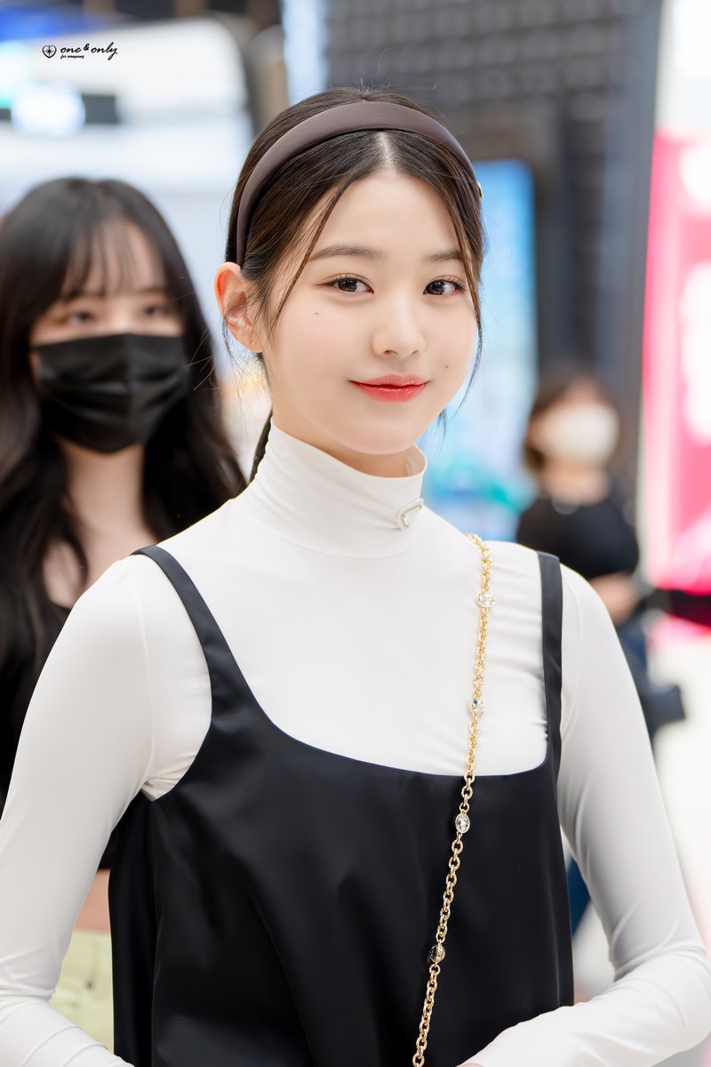 OneandOnly_IVE's tweet photo. 230609 GMP 출국 원영

오늘도 녕이팅!!!👊👊

#IVE #아이브 #장원영 #원영 
#JangWonyoung #WONYOUNG https://t.co/4V8c8eDEV3