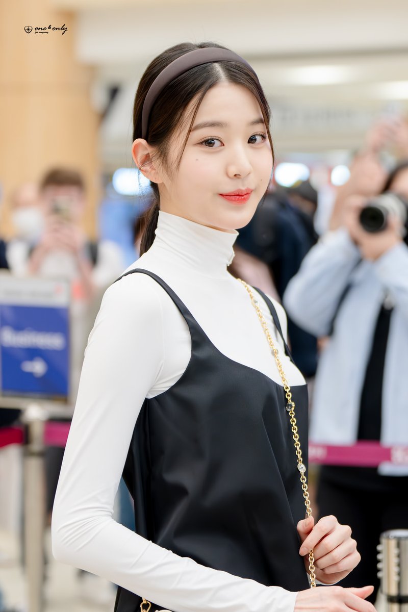 OneandOnly_IVE's tweet photo. 230609 GMP 출국 원영

오늘도 녕이팅!!!👊👊

#IVE #아이브 #장원영 #원영 
#JangWonyoung #WONYOUNG https://t.co/4V8c8eDEV3