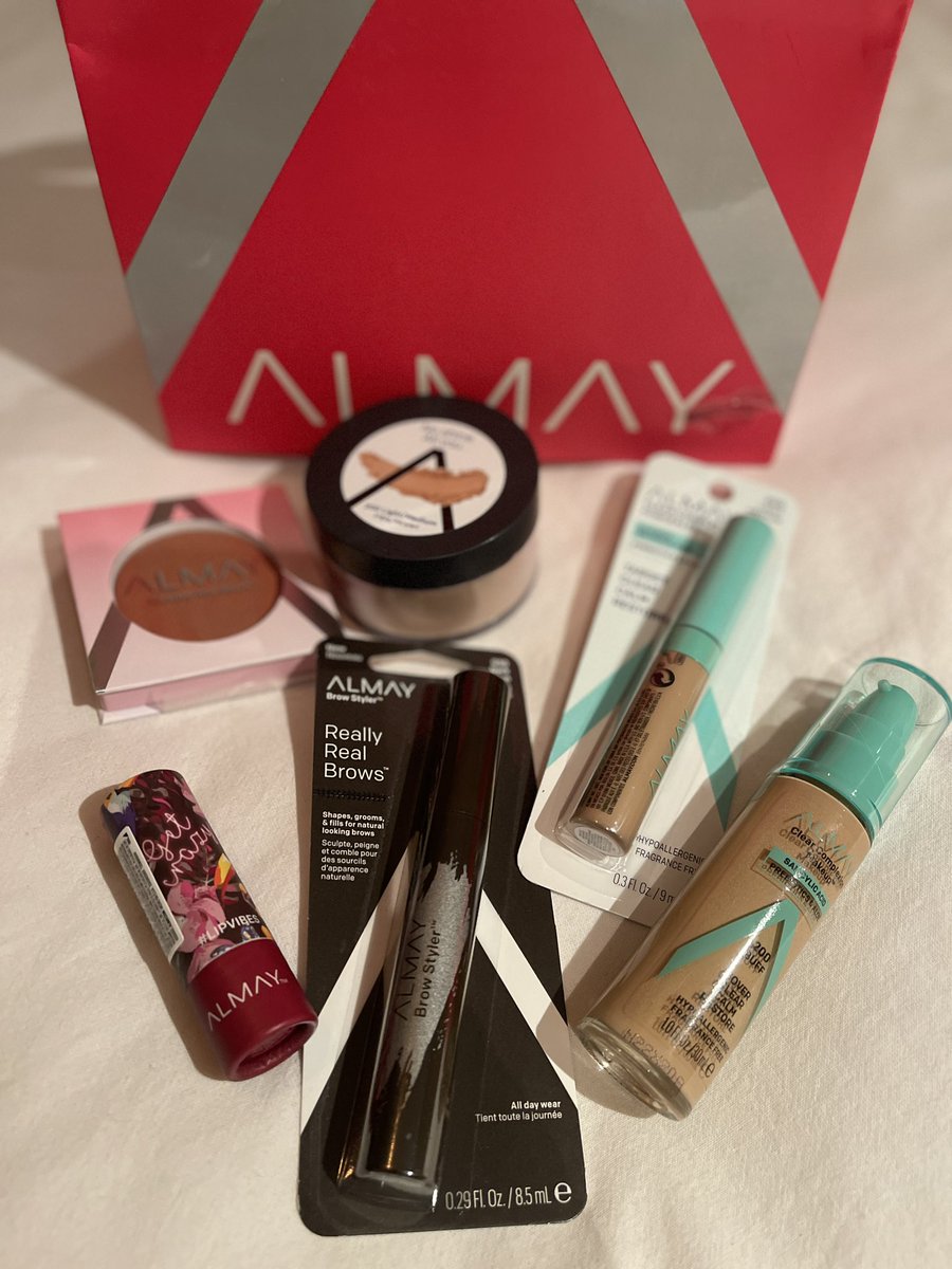lazamarron's tweet photo. Me llegó un paquetito de #almay y me dijo un pajarito que tienen descuentos en @WalmartMXyCAM de hasta el 50% de descuento 🎉🎉🎉🎉 https://t.co/E1bgWJrOsT