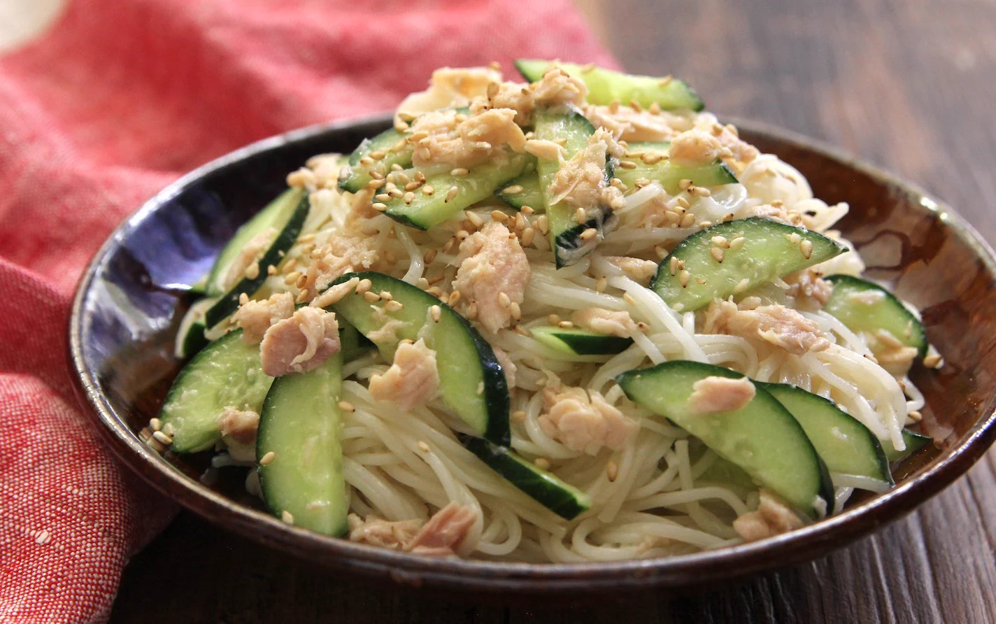 暑くて食欲がないときでも、するする食べられちゃう？！ごま油などによる味付けが美味しそうな「素麺」レシピ！