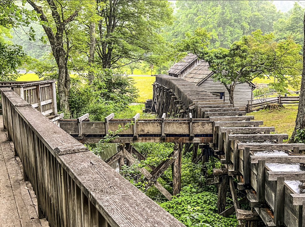 aagordonphotos's tweet photo. “Afternoon Drive” #weekend #BlueridgeParkway #blueridge #parkway #MabryMill #MayberryTradingPost #MeadowsofDan #nature #photography #amazingaagphotography https://t.co/FeqhHiombg