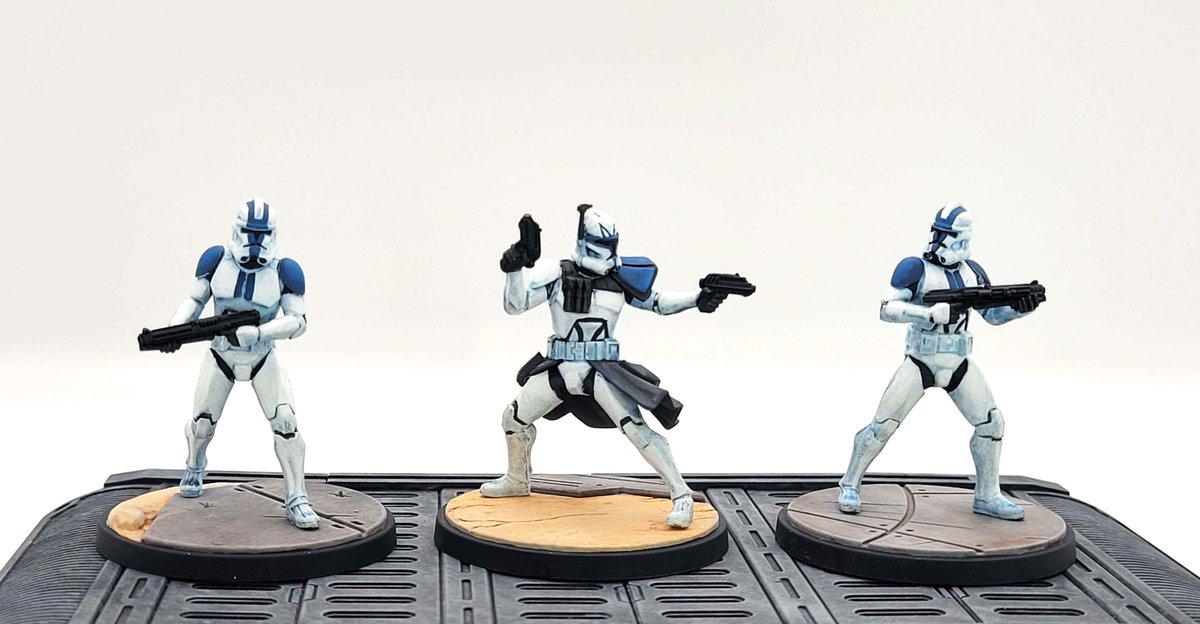 magpie_minis's tweet photo. Lots of Shatterpoint guys in their fancy armor. #ArtistOnTwitter #miniaturepainting #Shatterpoint https://t.co/gp0rXQCRv1