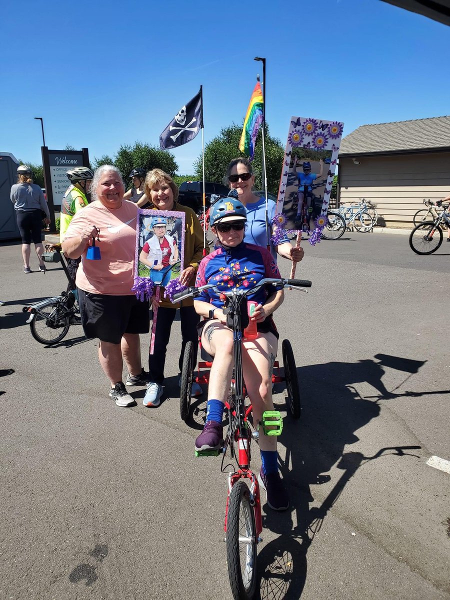 Gimpykat's tweet photo. Now that is Wednesday night, I can post my pics &amp; clips from Petal Pedal on Saturday.

With my mom, my grandma, my aunt Tanya at the finish line. Actually I think this was at the dirt water stop. #petalpedal #orbike #cycling https://t.co/HyyboFQVN5