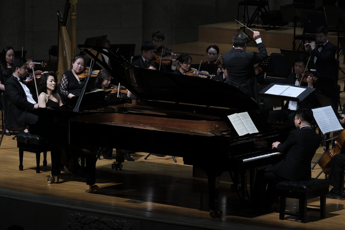 InstitutFrChine's tweet photo. Le festival #Croisements poursuit sa collaboration avec l’Orchestre symphonique de #Pékin qui, avec le concert Nuit Symphonique, a rendu un hommage vibrant à Jean-François Poulenc, disparu il y a 60 ans. Un événement organisé avec  le soutien de @TotalEnergies!🎼 https://t.co/R6jpUuuUPm