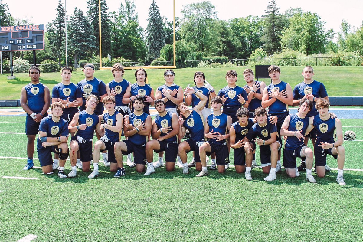 Ladies &amp; Gentlemen: Introducing the 22 Members of the Class of 2024 Football Team!! #Seniors #ClassOf2024 #WeAreSC #ELITE#ArmorUp 🛡️⬆️💙💛🏈💙💛